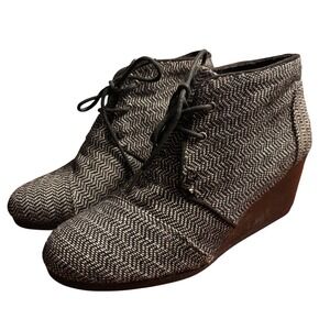 TOMS Black White Herringbone Wedge Ankle Boots Women's Size 9
